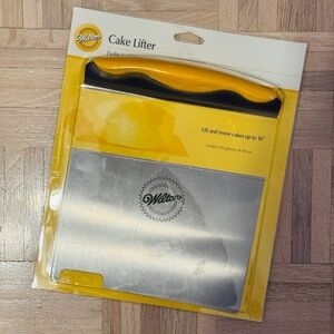 Wilton - Cake Lifter, Lifts and Moves Cakes Up to 16"